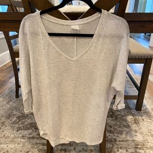 TRESICS 3/4 length sleeve V neck shirt